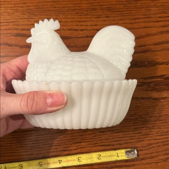White Hen on Nest Dish - Picture 3 of 9